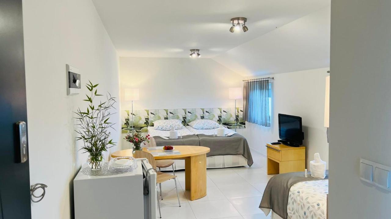 Hotel Azyl à Legnica Extérieur photo