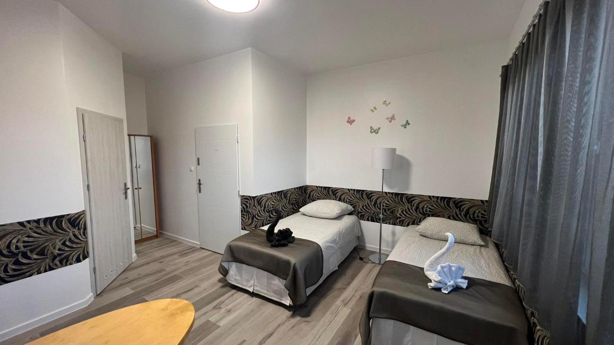 Hotel Azyl à Legnica Extérieur photo