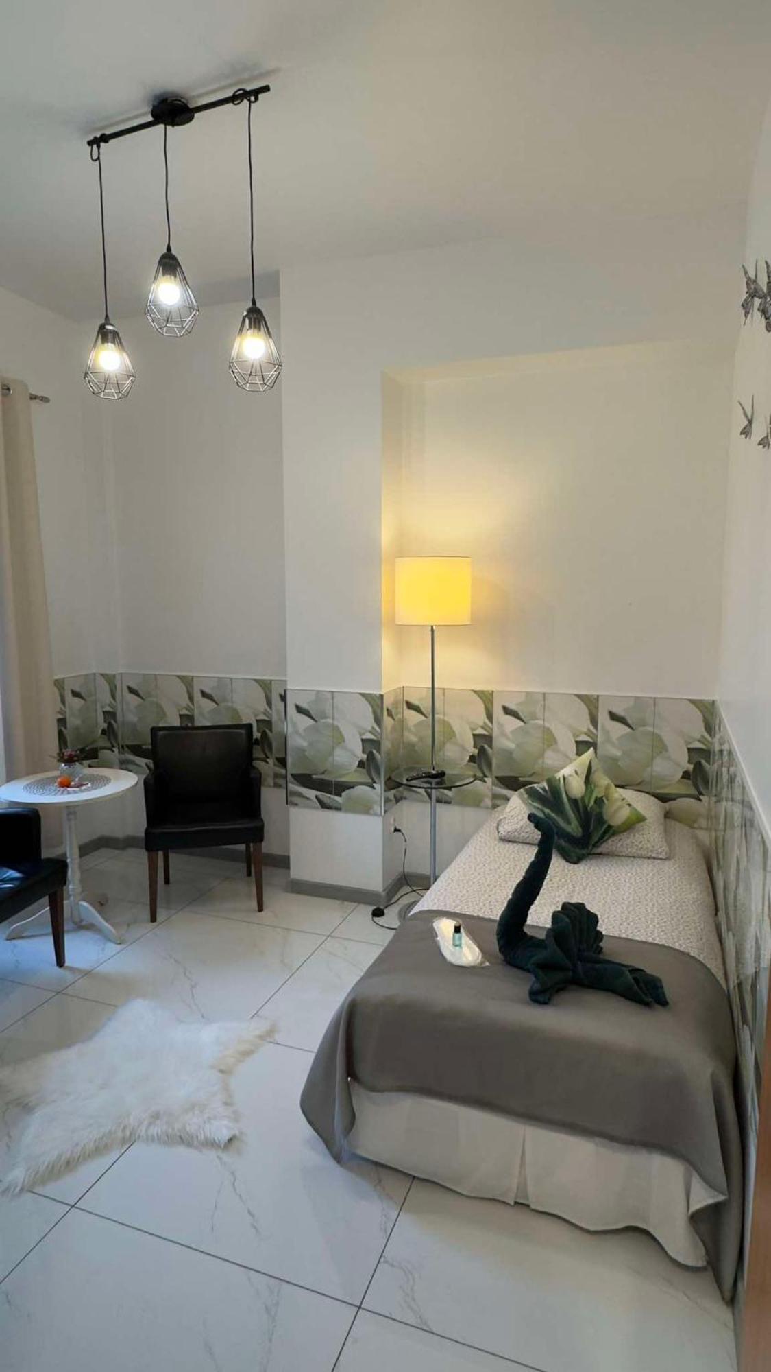 Hotel Azyl à Legnica Extérieur photo