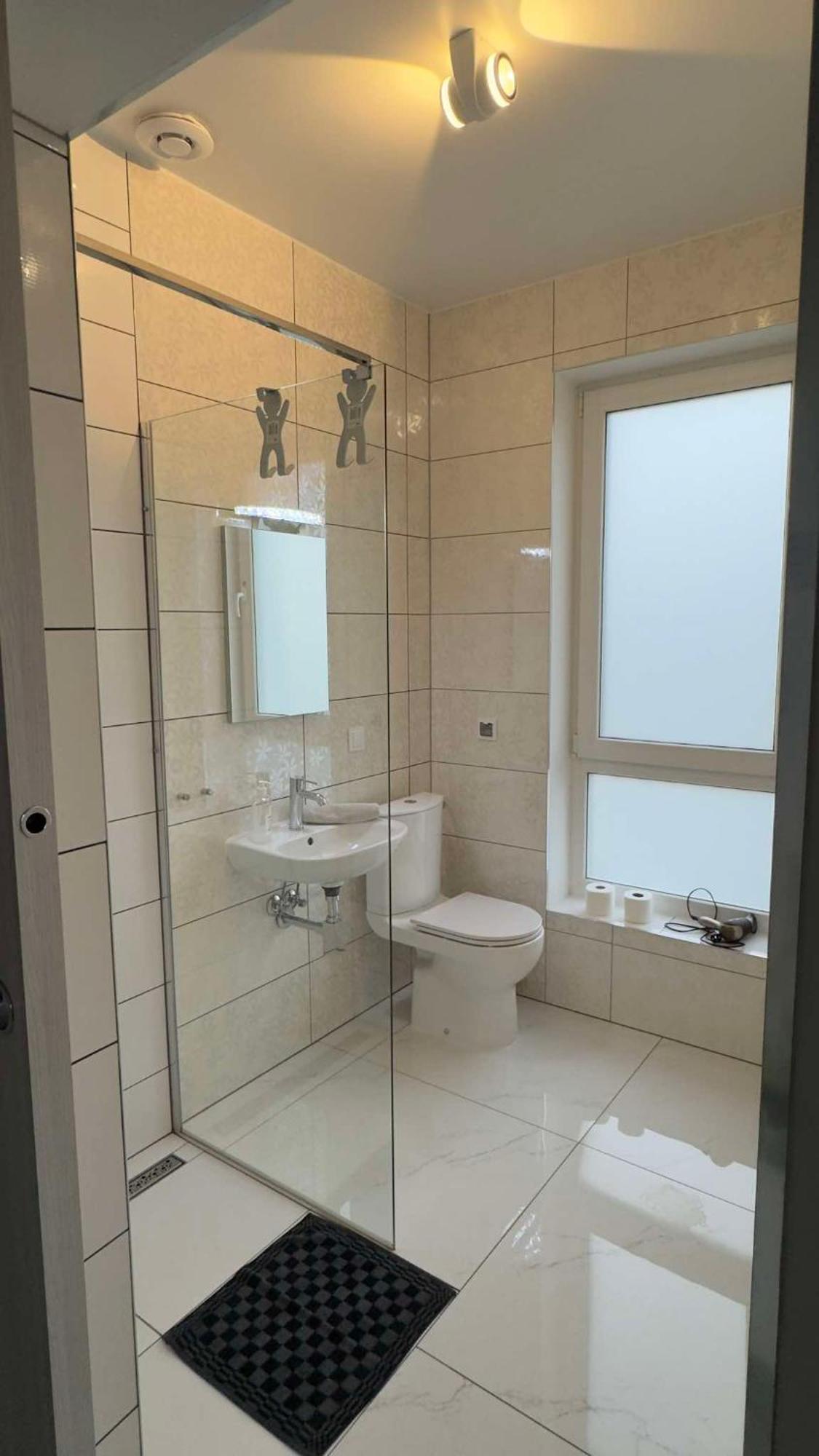 Hotel Azyl à Legnica Extérieur photo